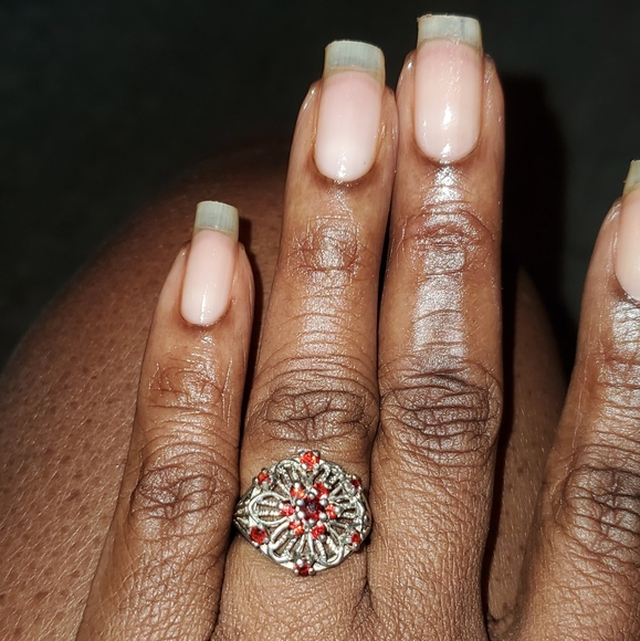 Vintage Sterling Ring of Garnet Stones - Picture 3 of 5